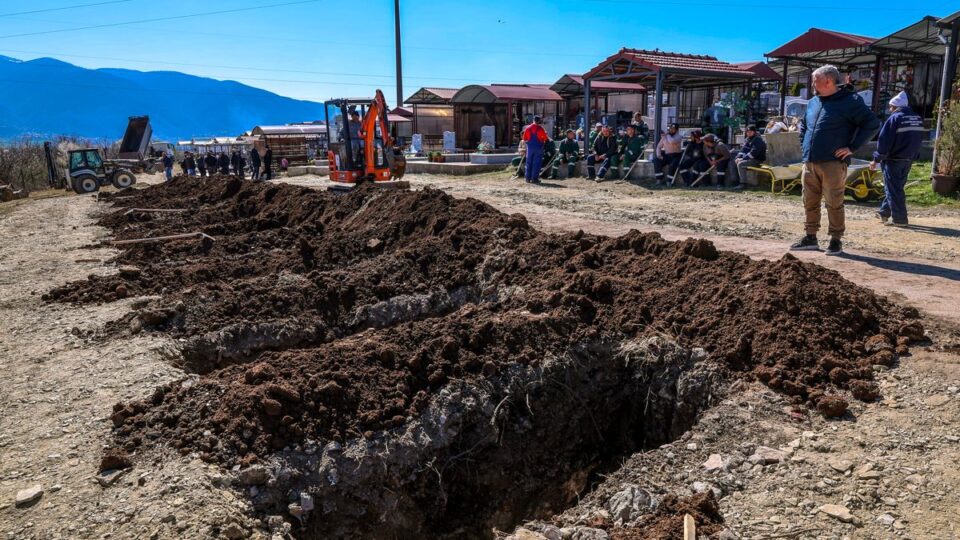 B1e156a88e14997375df666fdd73e8bc